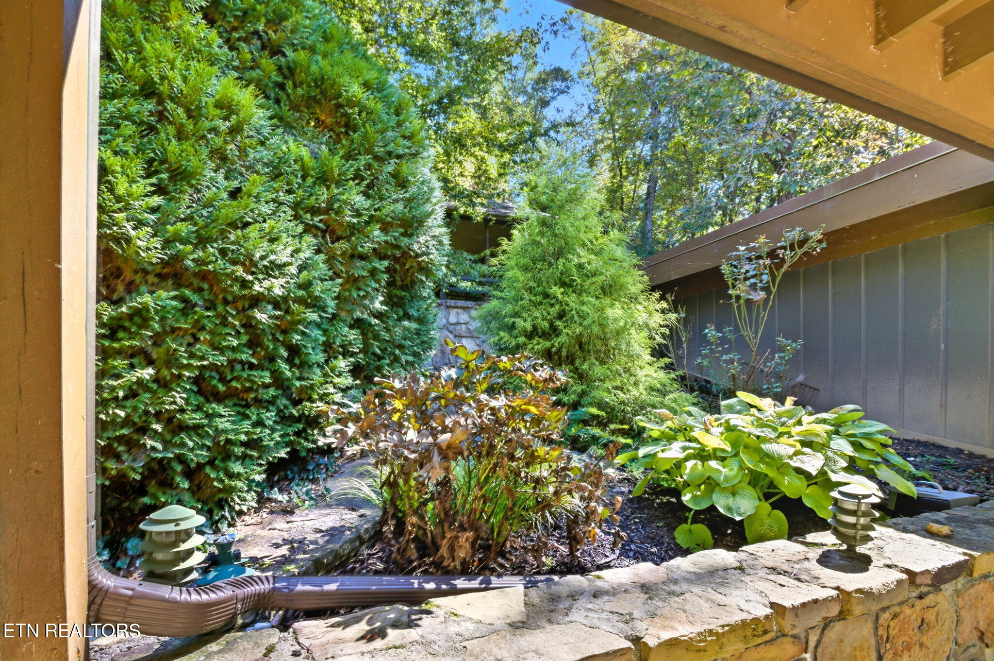 1356 Jayell Road Sevierville, TN 37862 - Photo 9 of 59 Garage Landscape