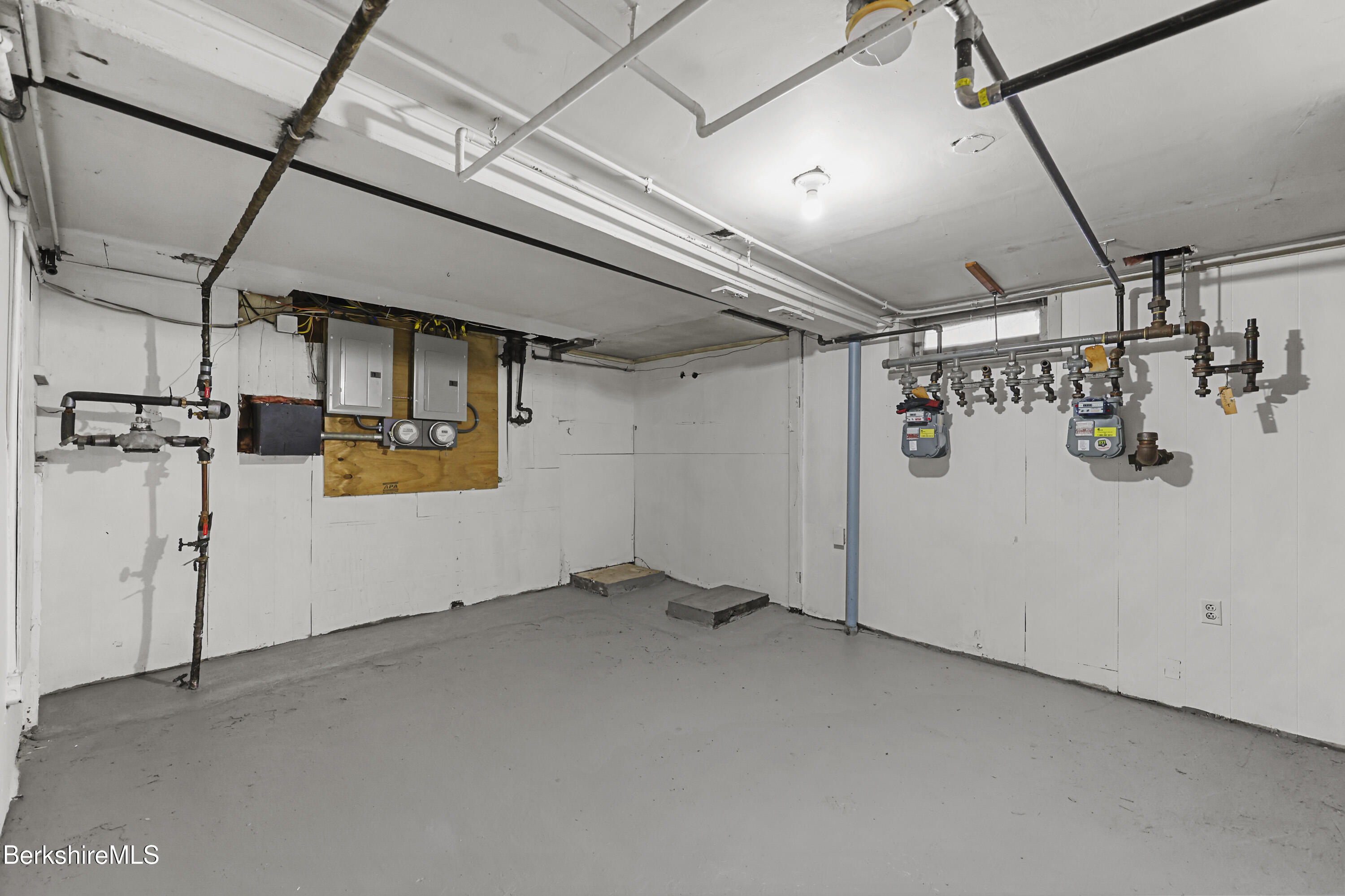 41-43 Reed Street Pittsfield, MA 01201 - Photo 51 of 56 a view of a garage
