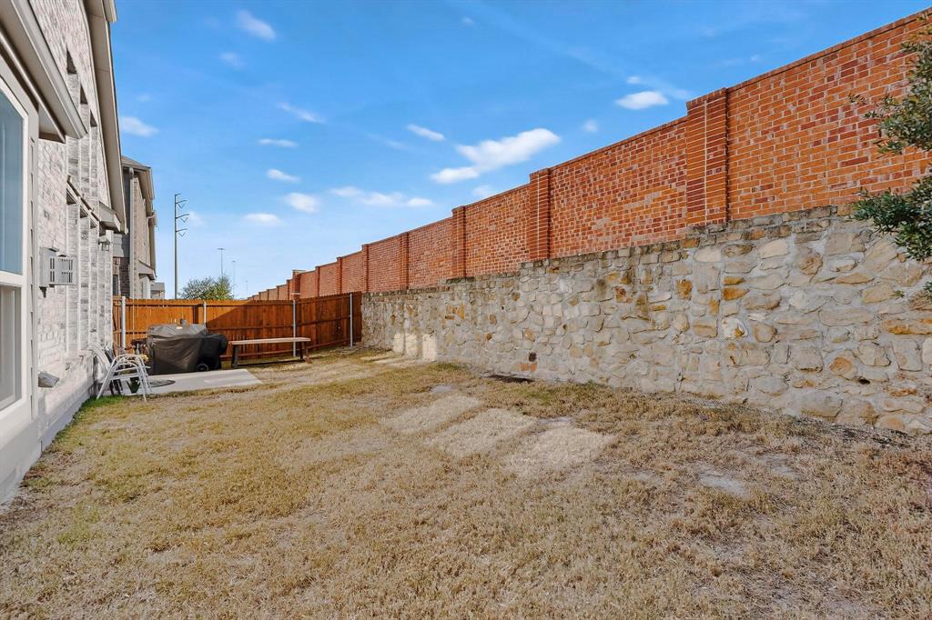 312 Chandan Way Irving, TX 75063 - Photo 35 of 36 a view of a street with roof