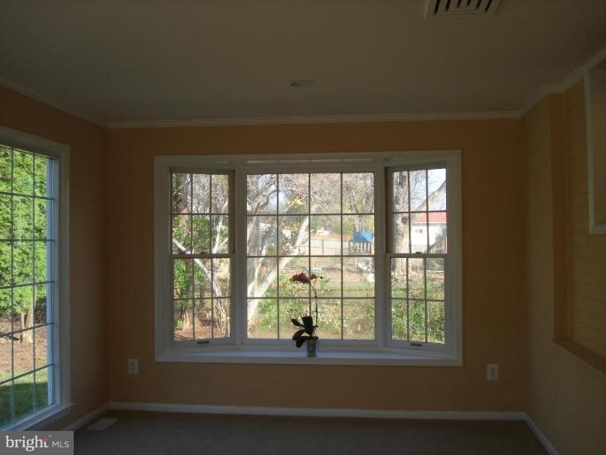 7219 Reservoir Road Springfield, VA 22150 - Photo 3 of 12 Sunroom