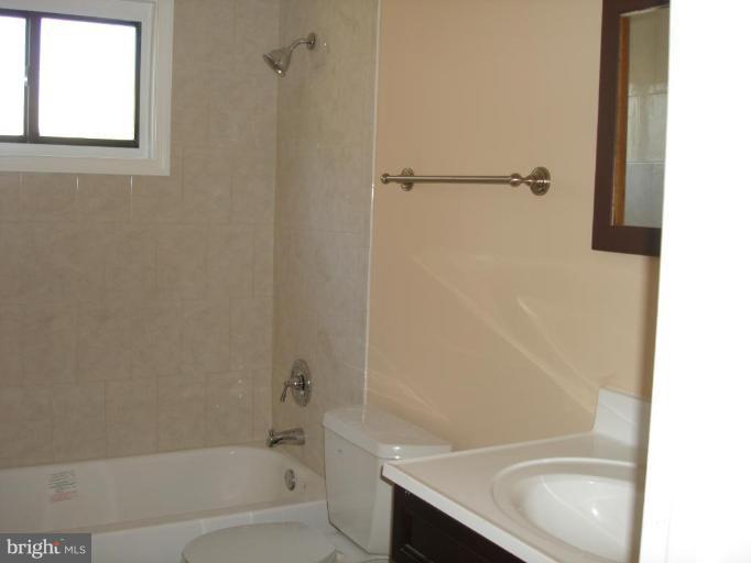 7219 Reservoir Road Springfield, VA 22150 - Photo 4 of 12 Bath #1