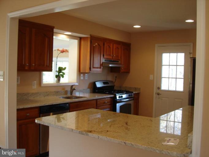 7219 Reservoir Road Springfield, VA 22150 - Photo 10 of 12 Kitchen