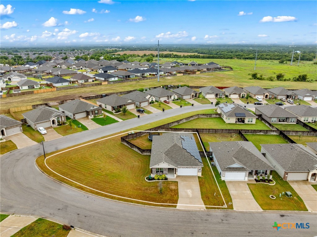 7617 Lee Hall Loop Temple, TX 76502 - Photo 26 of 26 a view of a swimming pool with an outdoor seating