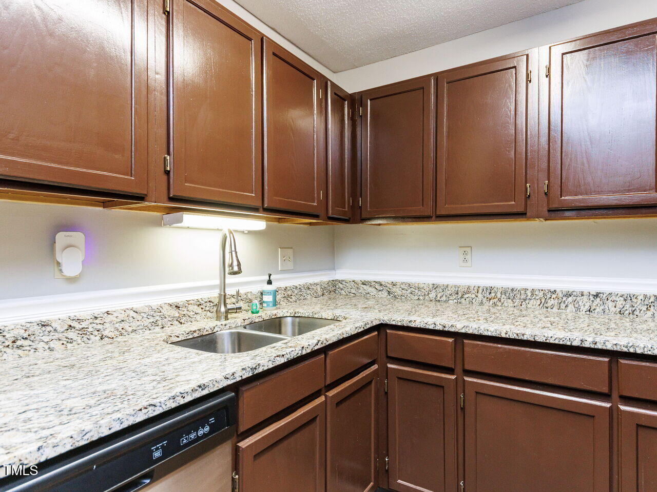 4621 Timbermill Court, Unit 101 Raleigh, NC 27612 - Photo 16 of 37 016-1280x960-kitchen
