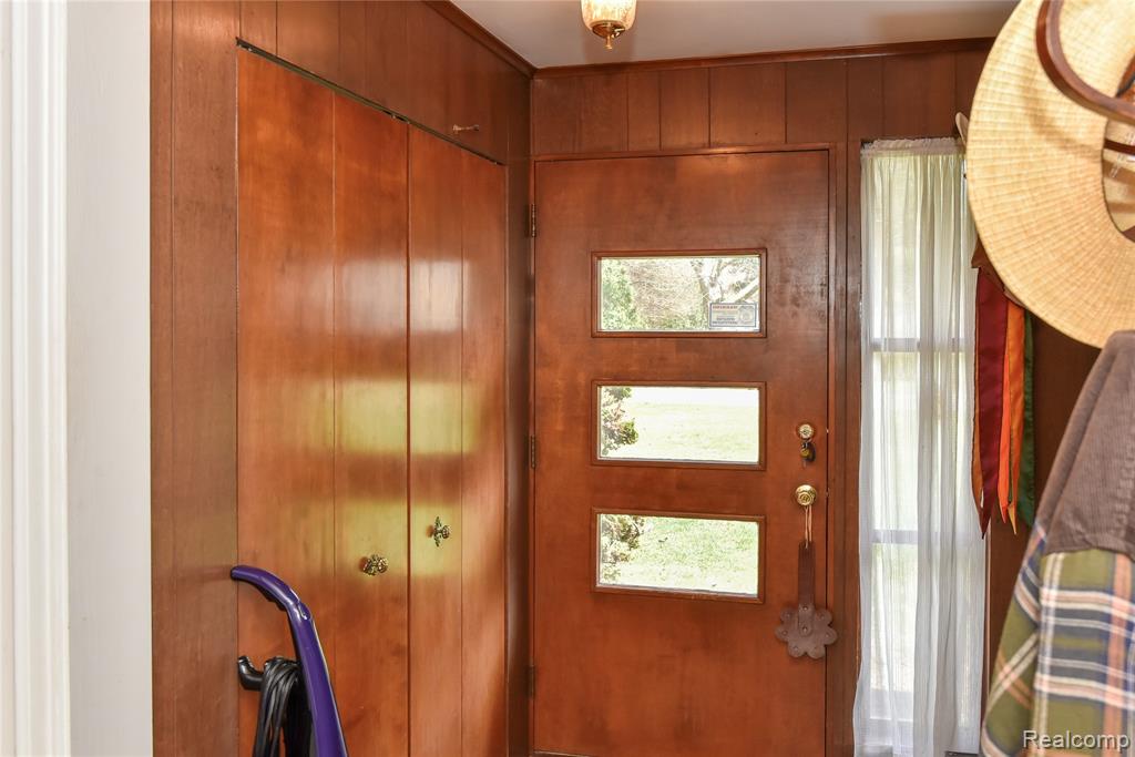 1493 Merry Road Waterford, MI 48328 - Photo 26 of 82 Gallery Image 26