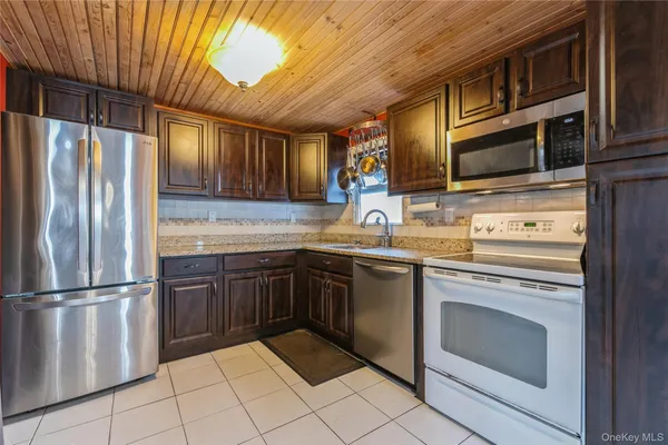 $599,999 | 84 Corbin Avenue, East Patchogue, NY 11772