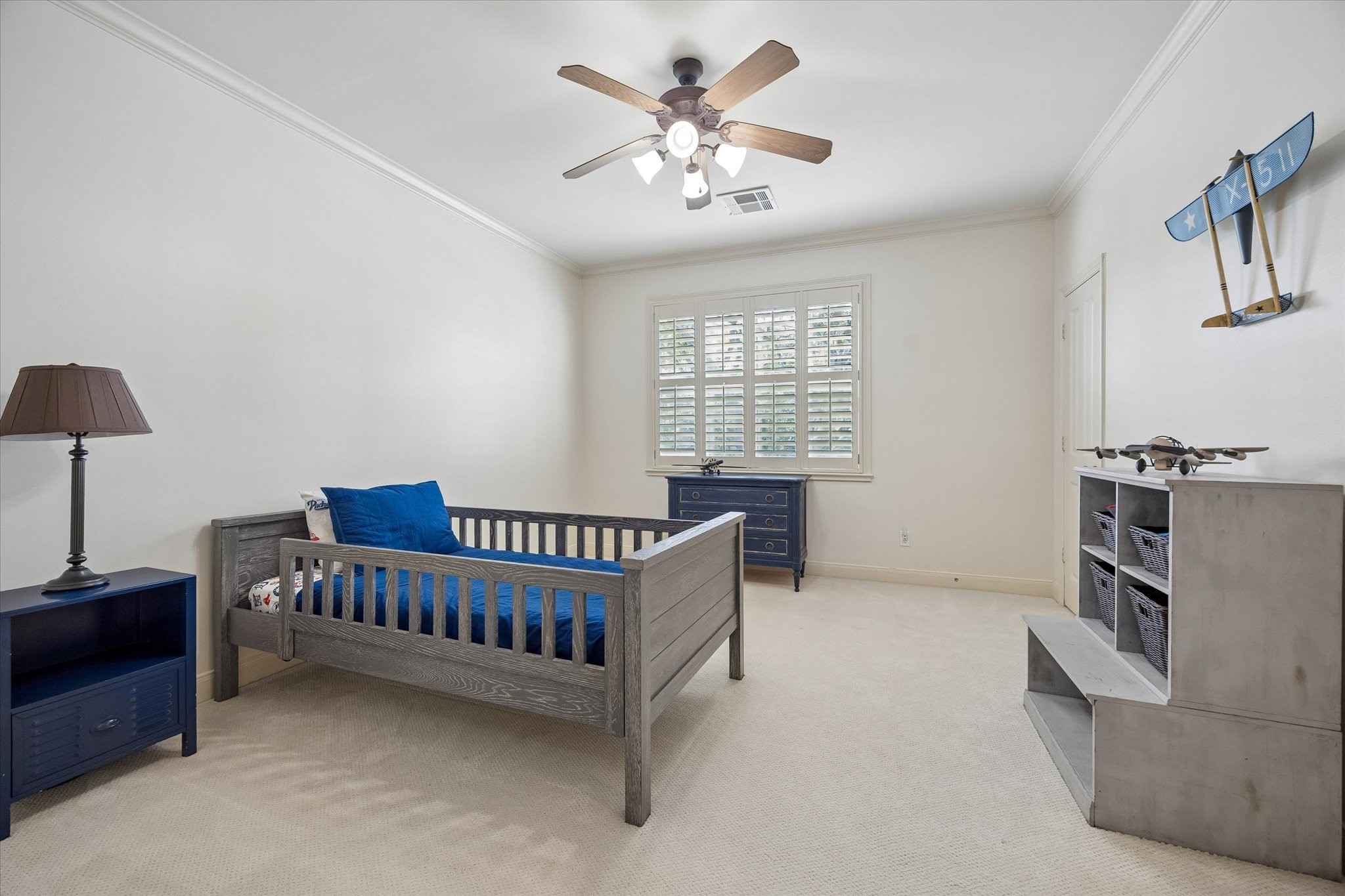 4606 Birch Street Bellaire, TX 77401 - Photo 36 of 45 a bedroom with furniture and a chandelier fan