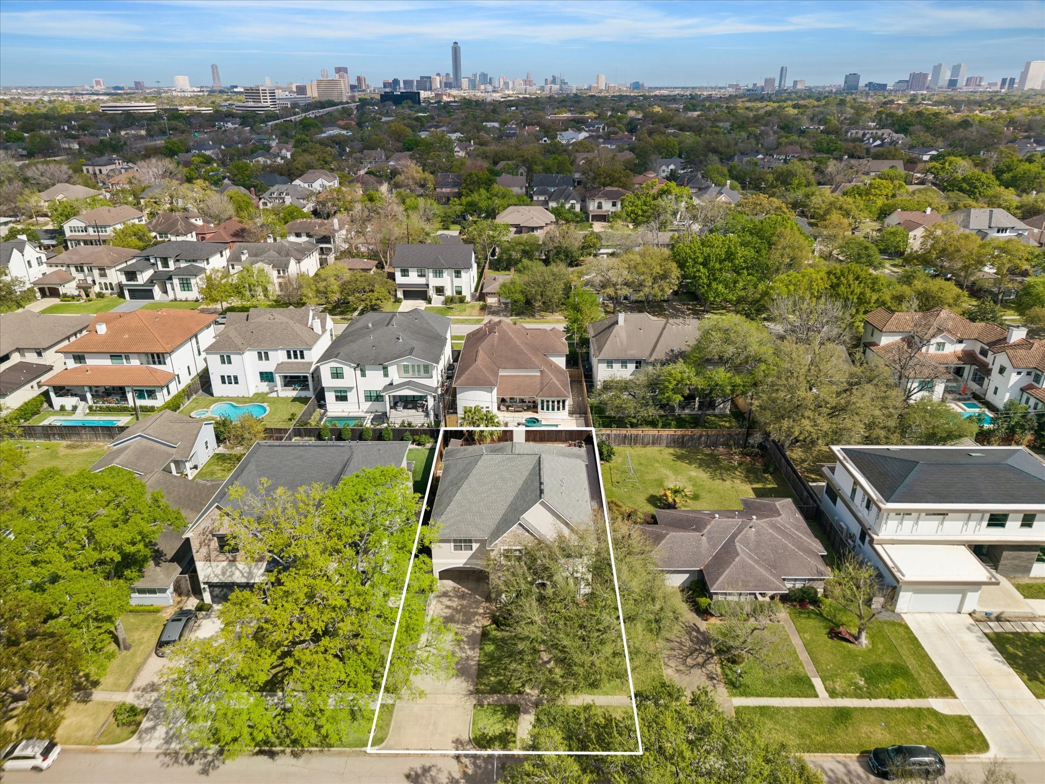4606 Birch Street Bellaire, TX 77401 - Photo 43 of 45 an aerial view of residential houses with outdoor space
