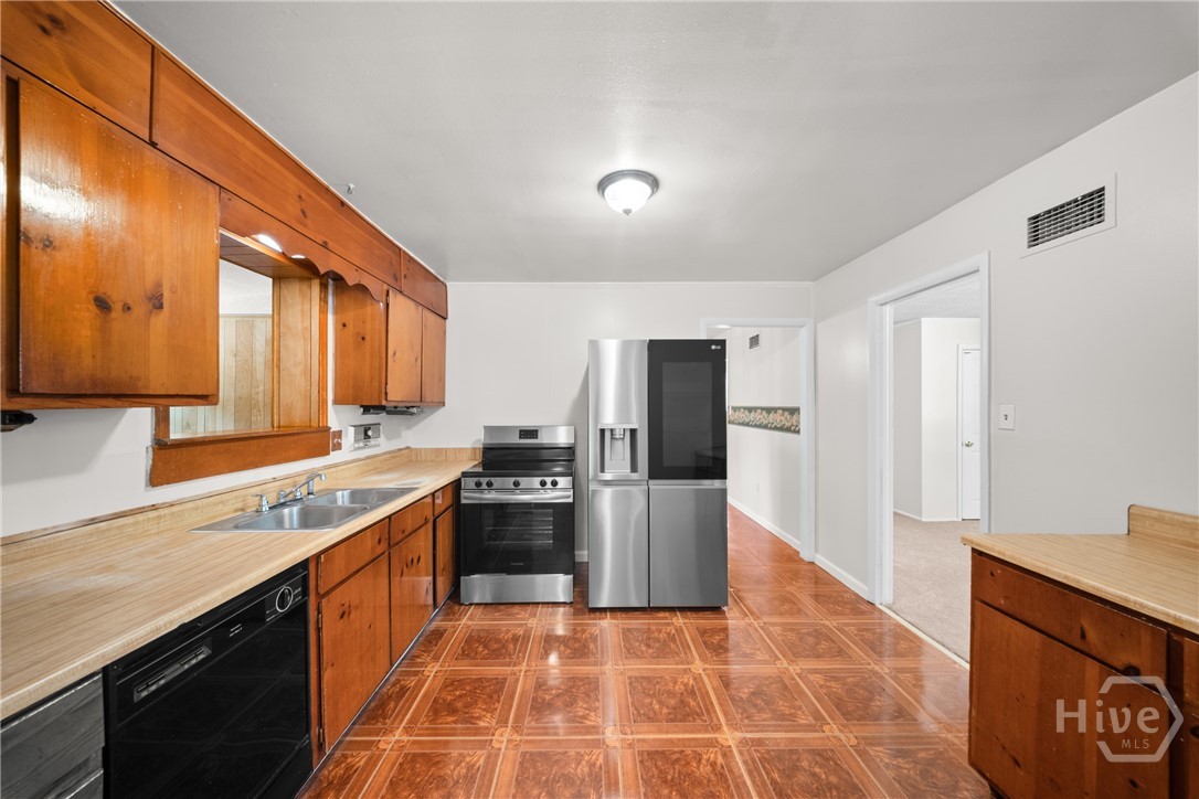 112 Cedar Grove Road Savannah, GA 31419 - Photo 3 of 18 Kitchen