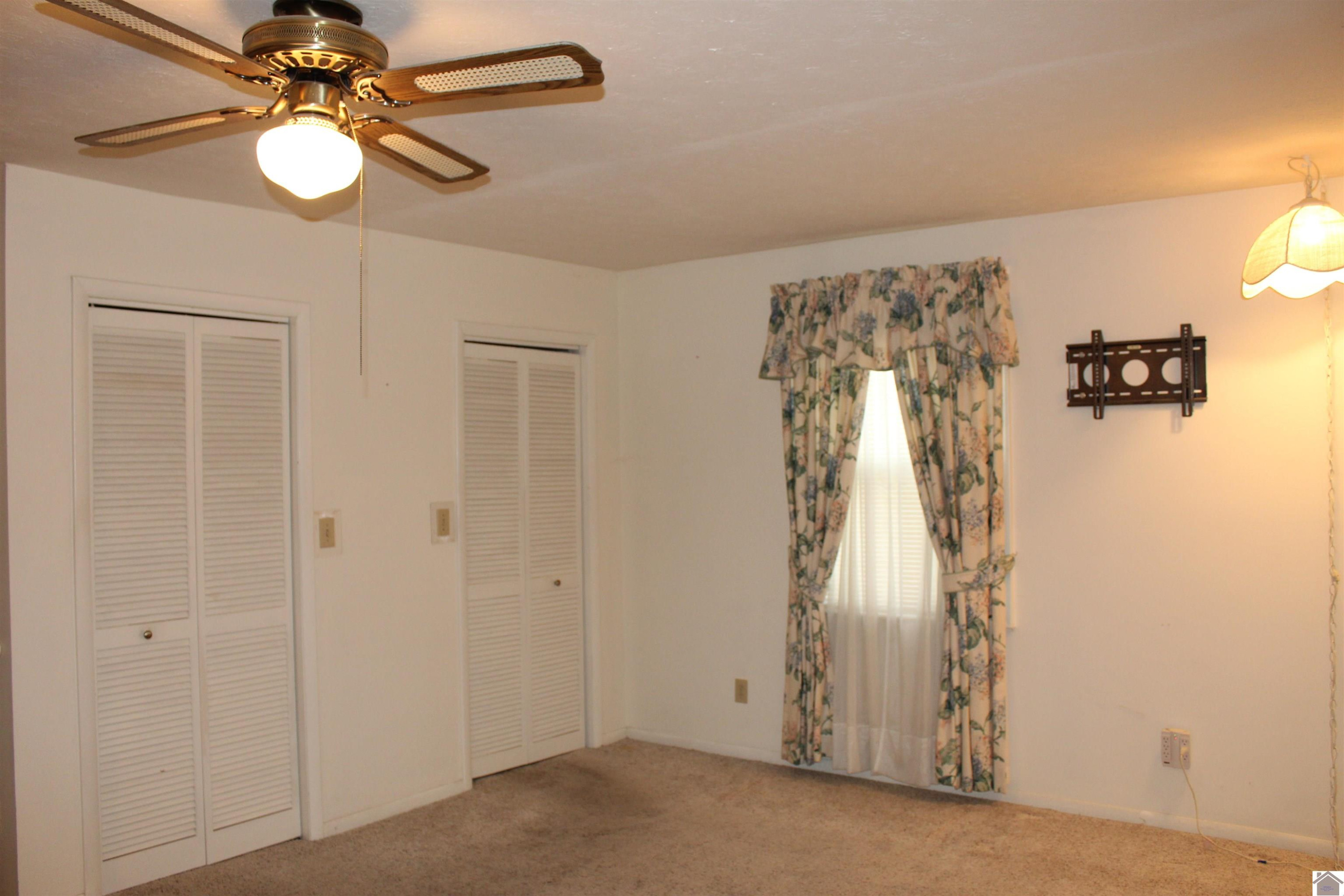 2915 Mayfield Road Paducah, KY 42003 - Photo 21 of 39 Primary Bedroom
