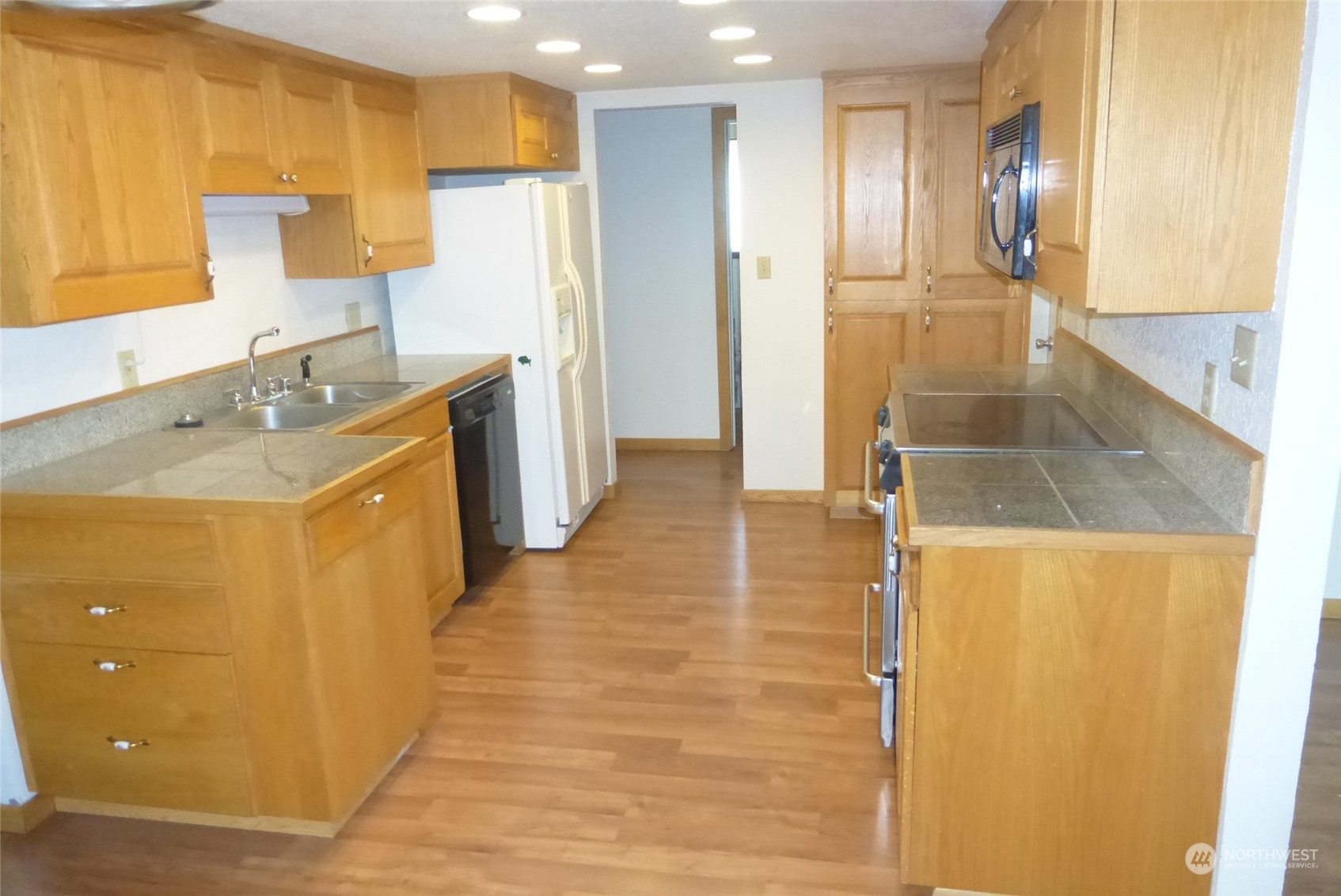 10811 Vernon Road Lake Stevens, WA 98258 - Photo 4 of 27 Gallery Image 4