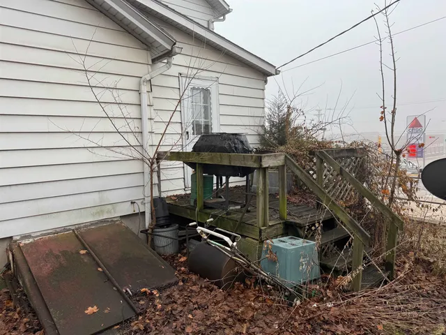 $122,000 | 215 East Centerway Street, Janesville, WI 53545