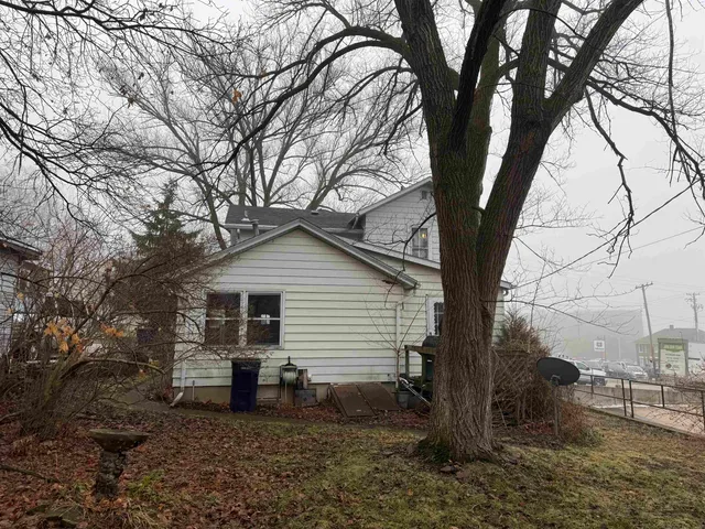 $122,000 | 215 East Centerway Street, Janesville, WI 53545