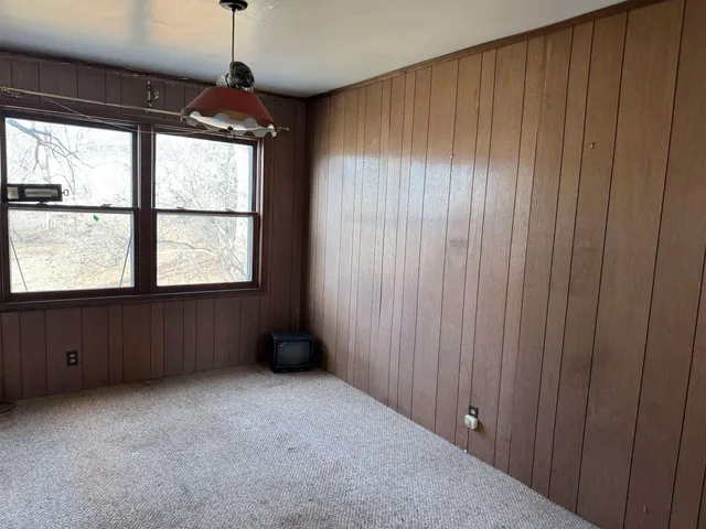 $122,000 | 215 East Centerway Street, Janesville, WI 53545