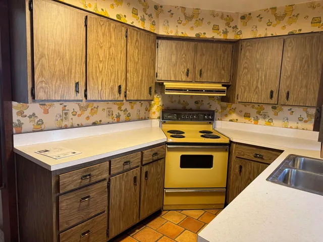 $122,000 | 215 East Centerway Street, Janesville, WI 53545