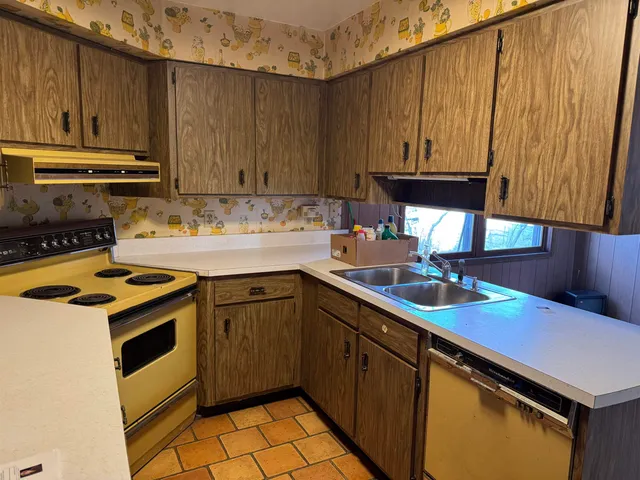 $122,000 | 215 East Centerway Street, Janesville, WI 53545