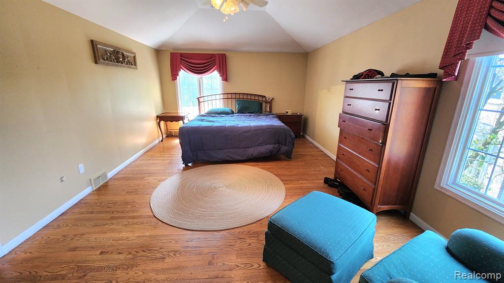 608 Canterbury Road Grosse Pointe Woods, MI 48236 - Photo 16 of 28