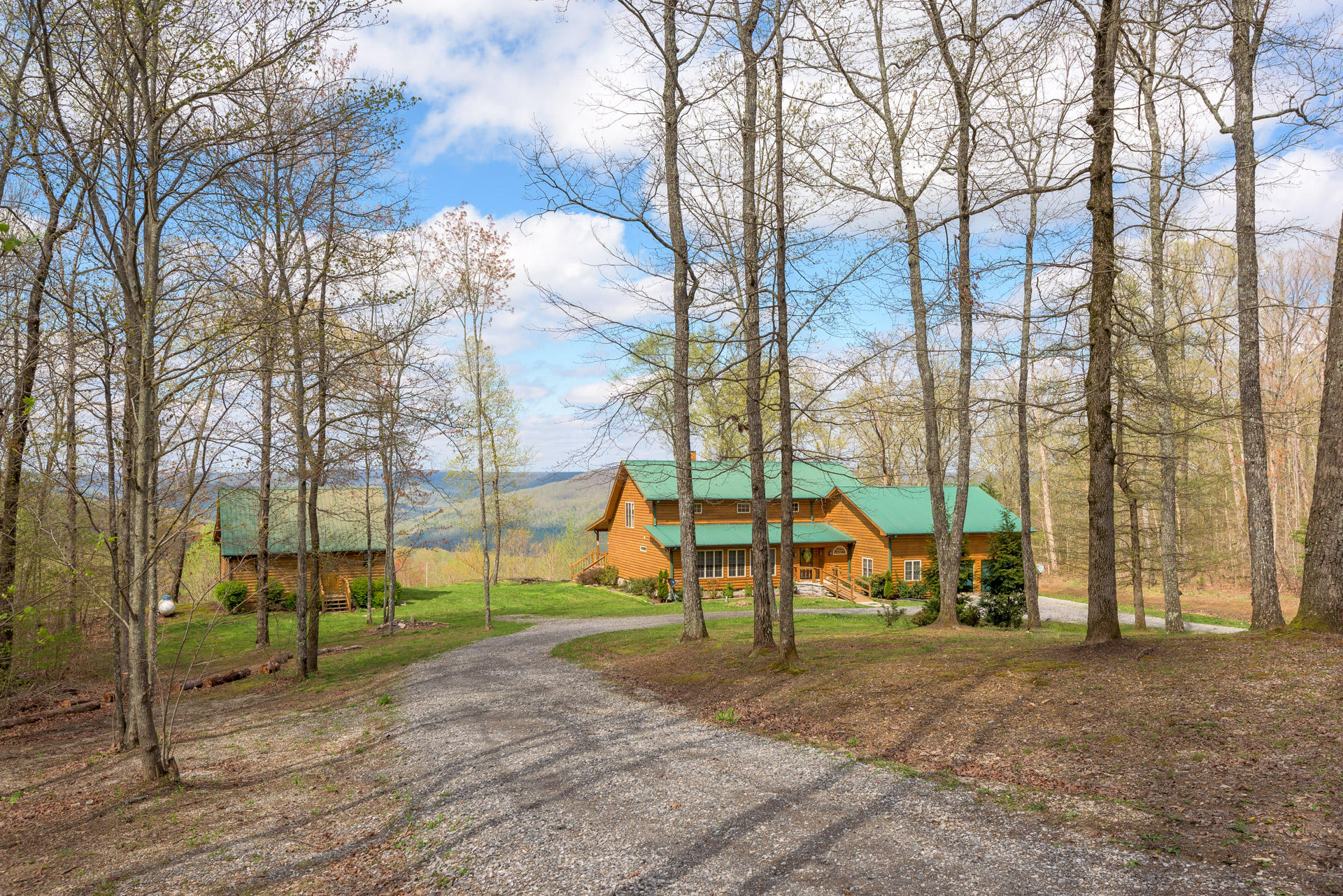 3035 Jackson Point Road Sewanee, TN 37375 - Photo 1 of 37 Welcome home!