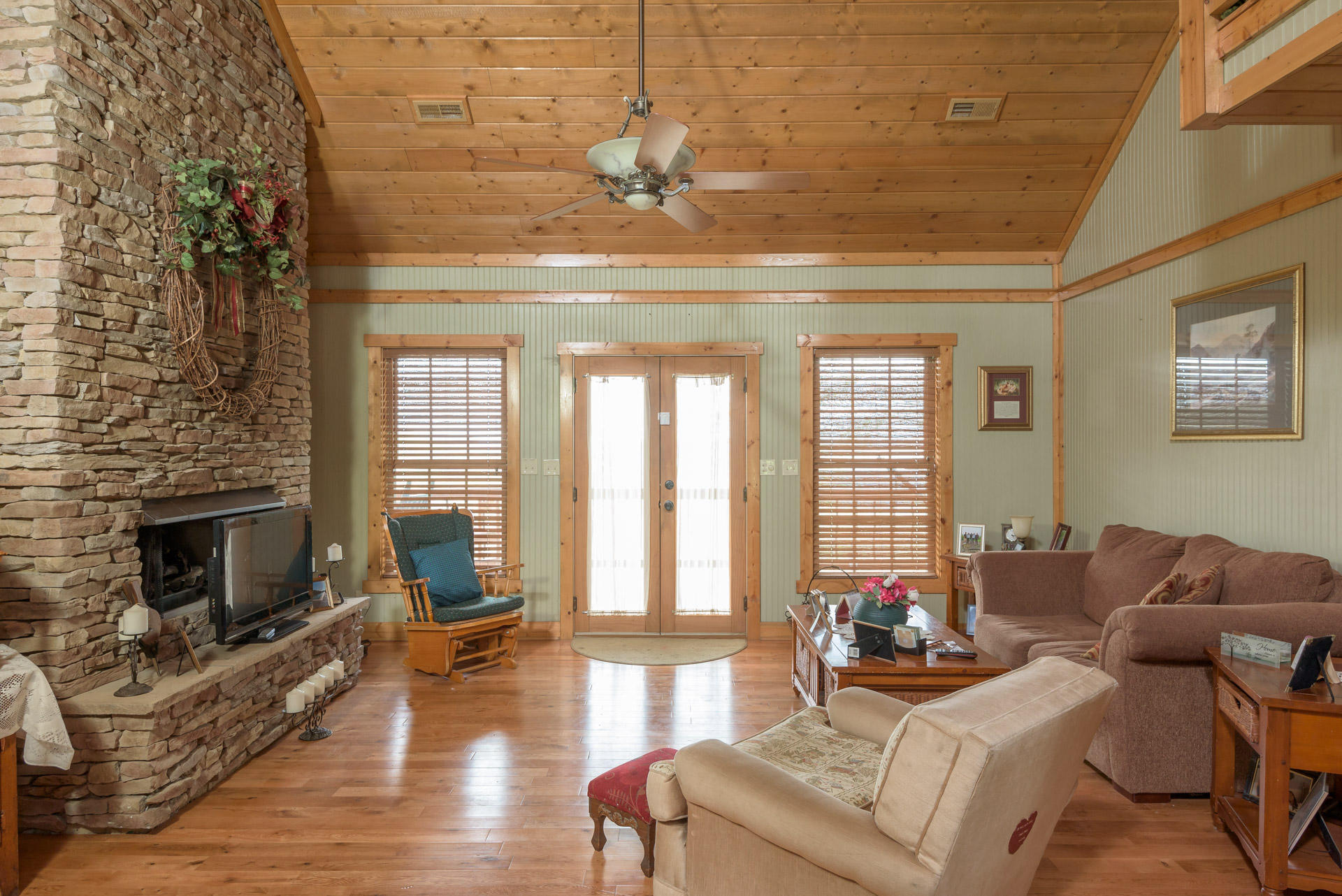 3035 Jackson Point Road Sewanee, TN 37375 - Photo 13 of 37 Living room