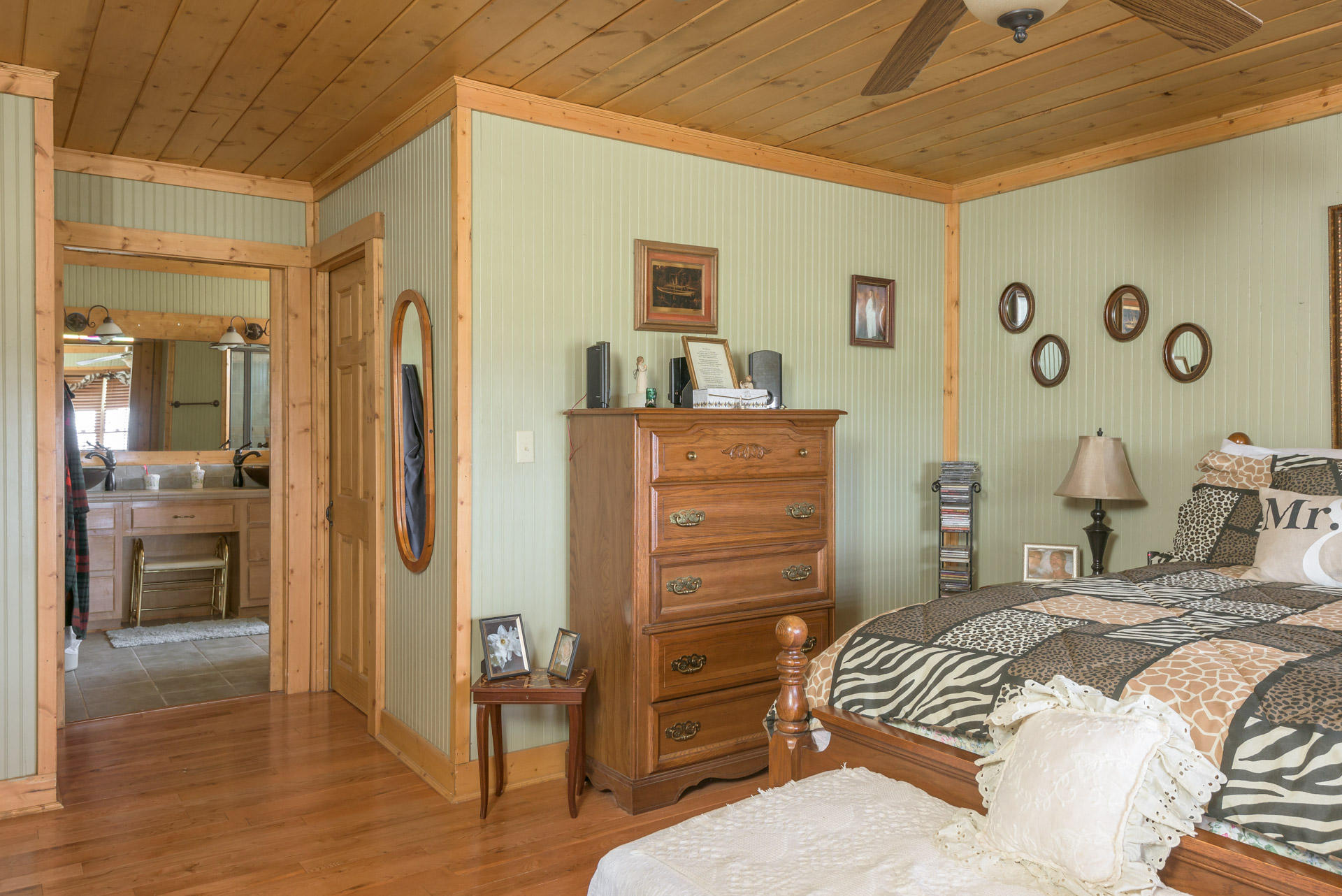 3035 Jackson Point Road Sewanee, TN 37375 - Photo 19 of 37 Master suite