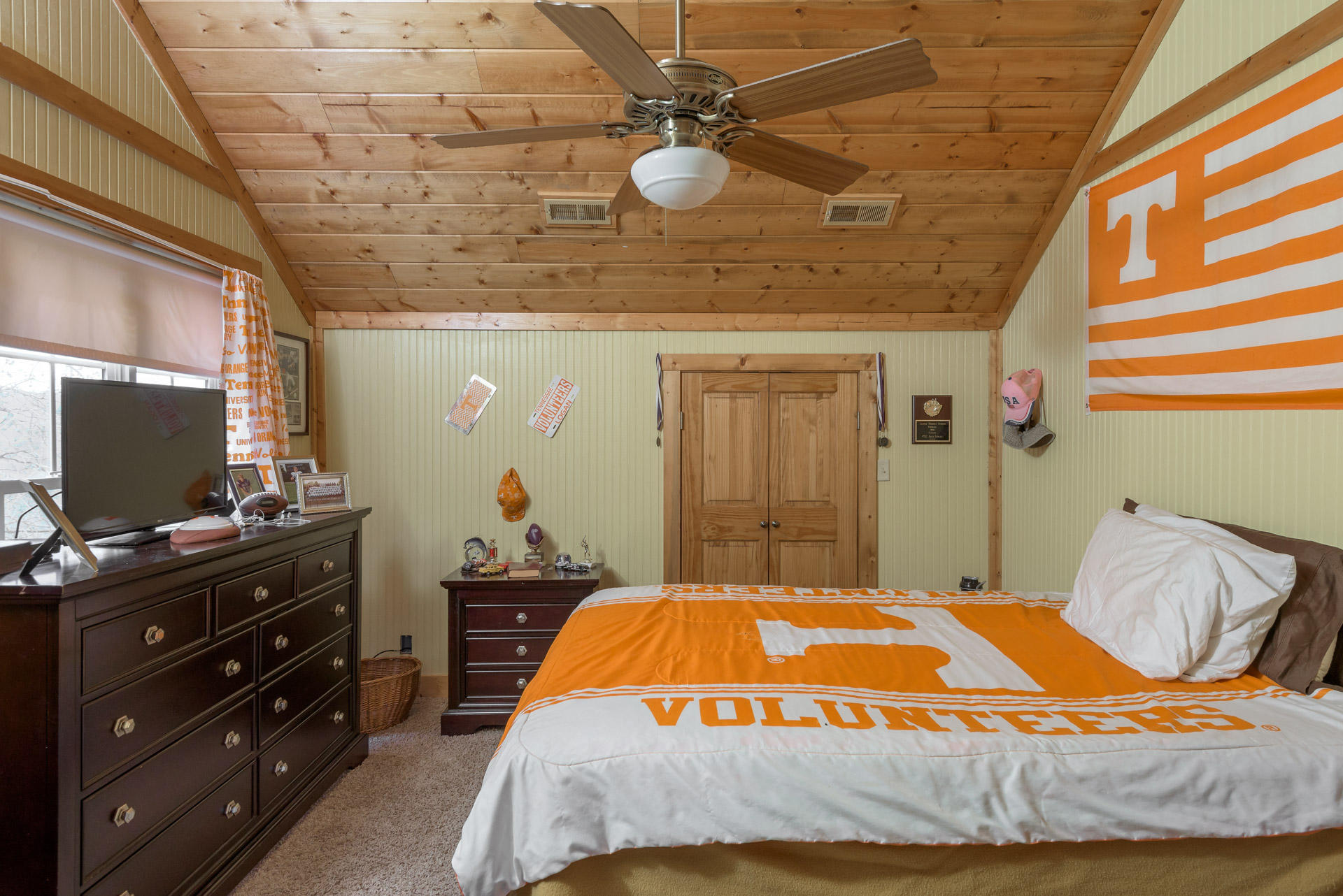 3035 Jackson Point Road Sewanee, TN 37375 - Photo 25 of 37 Guest bedroom