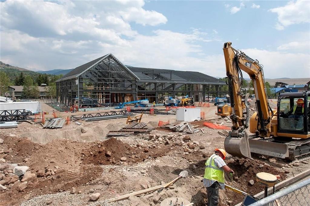 62 3rd Street, Unit D Silverthorne, CO 80498 - Photo 15 of 18 a outdoor space with lots of trees