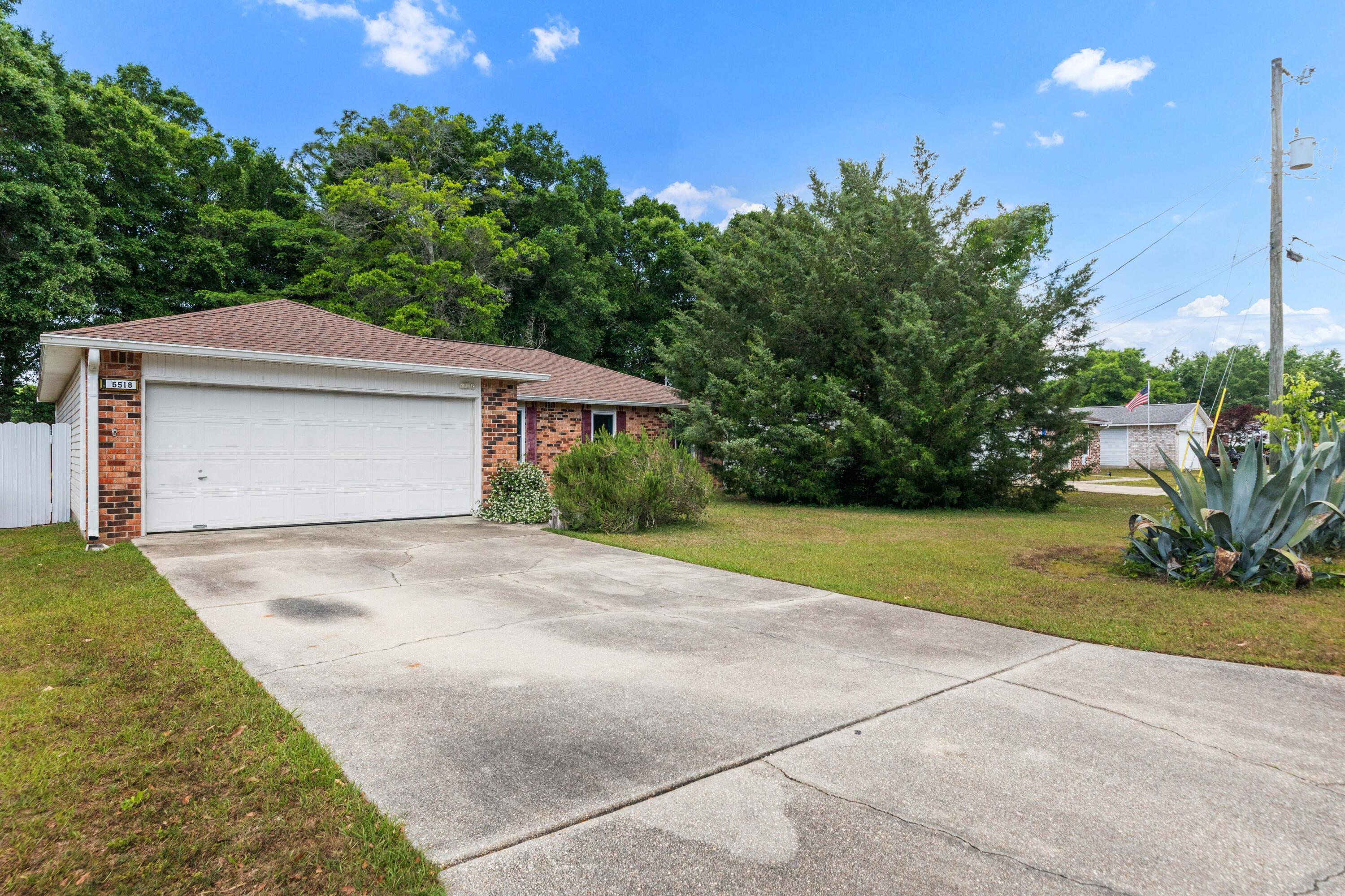 5518 Chantilly Circle Milton, FL 32583 - Photo 2 of 37 1 (1)