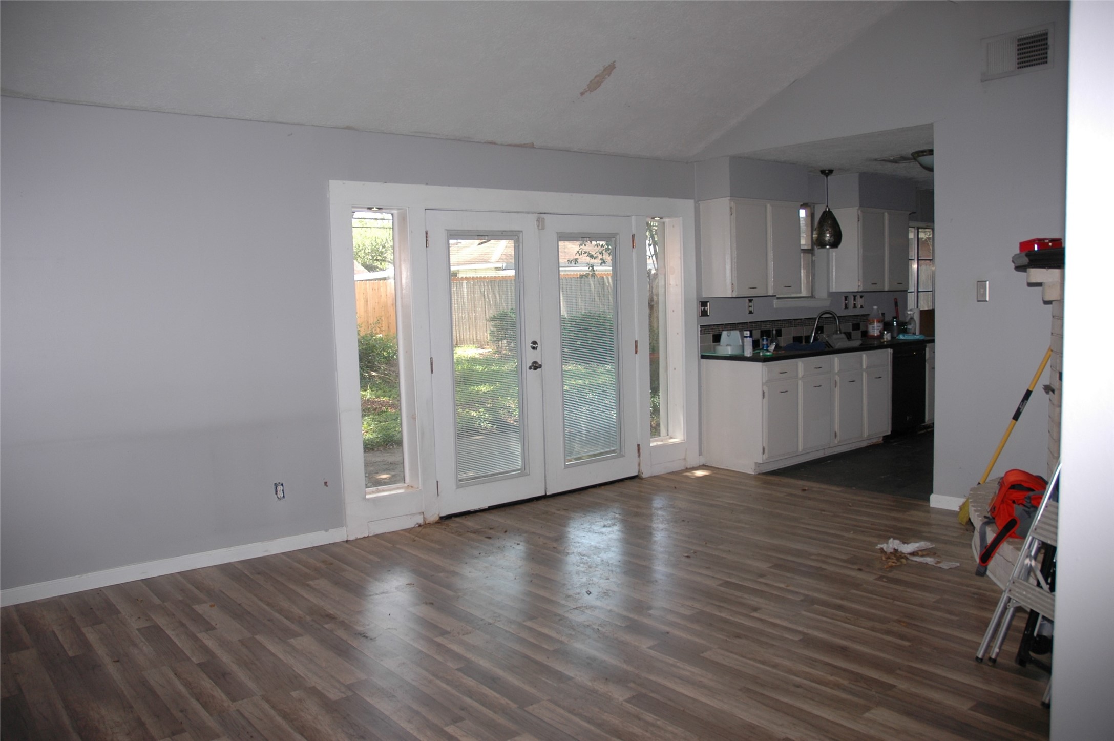 11618 Hillcroft Street Houston, TX 77035 - Photo 2 of 6 a view of a kitchen with wooden floor and a window