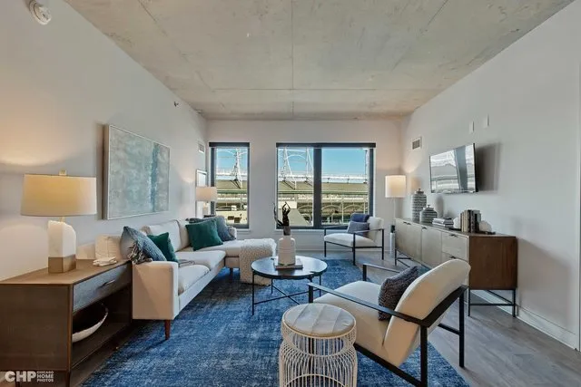 $2,735 | 1025 West Addison Street, Unit 720, Chicago, IL 60613