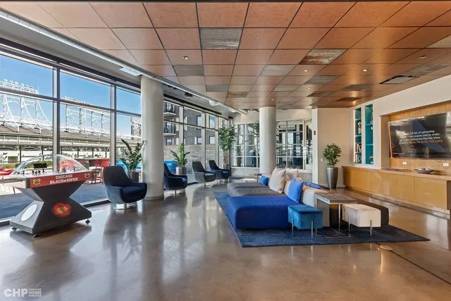 $2,735 | 1025 West Addison Street, Unit 720, Chicago, IL 60613