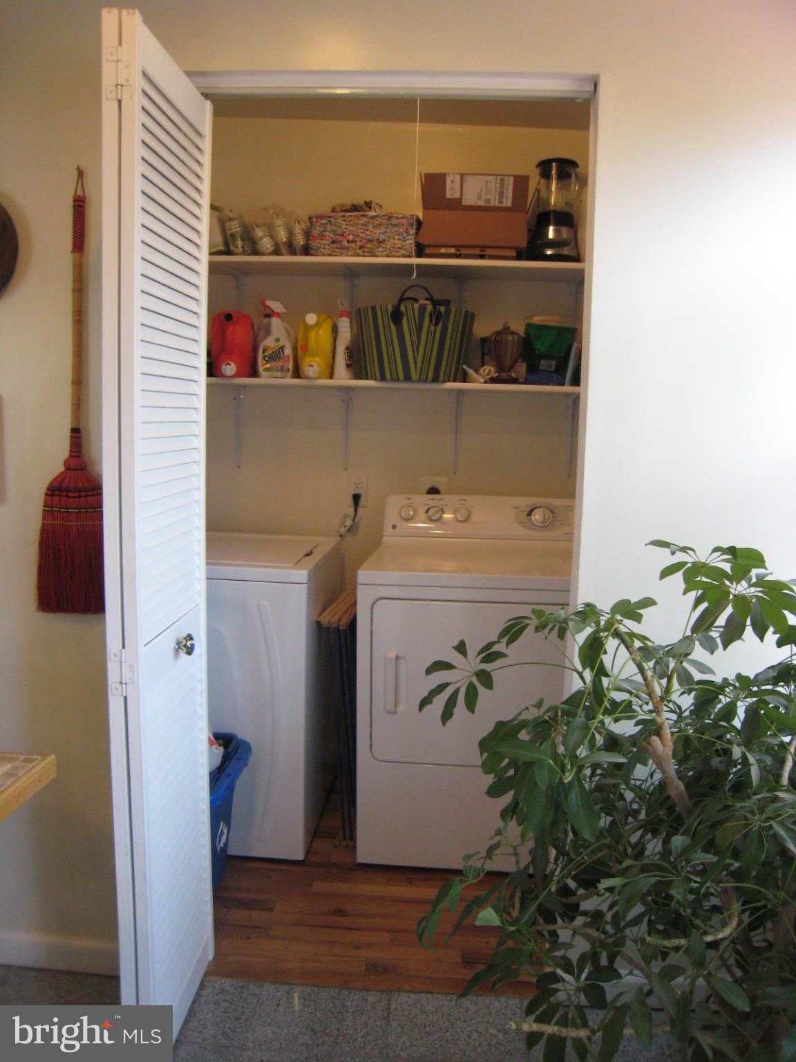 2826 Ridge Road Baltimore, MD 21244 - Photo 14 of 30 a utility room with cabinets