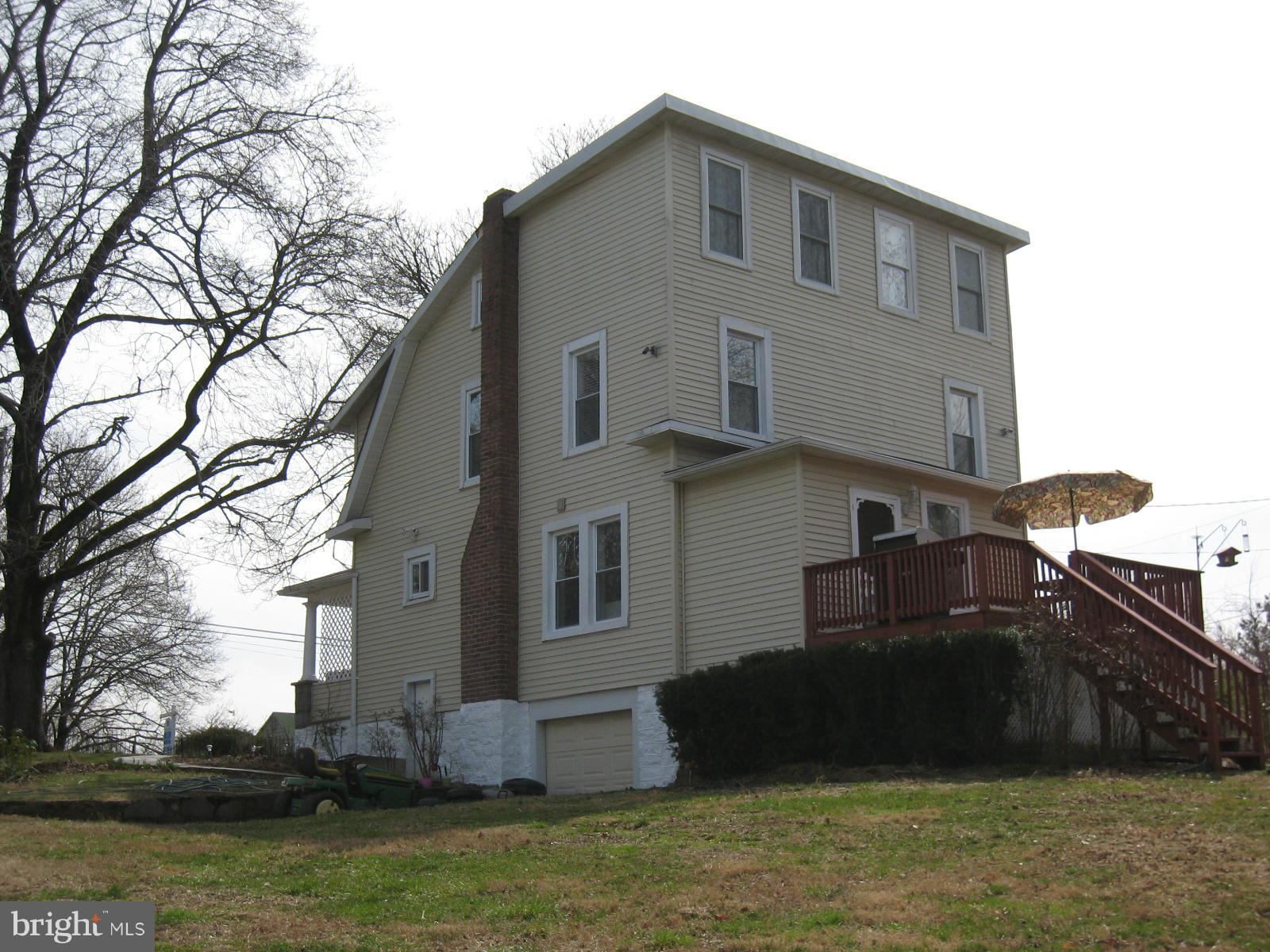 2826 Ridge Road Baltimore, MD 21244 - Photo 27 of 30 a front view of house with yard