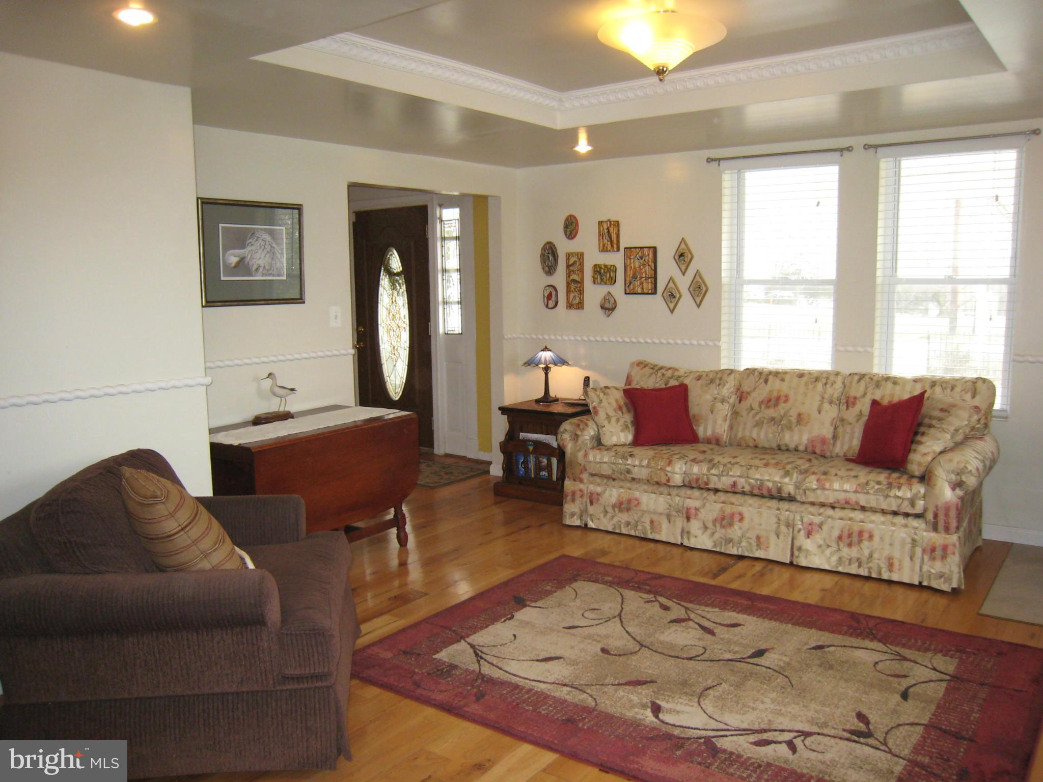 2826 Ridge Road Baltimore, MD 21244 - Photo 6 of 30 a living room with furniture and a window
