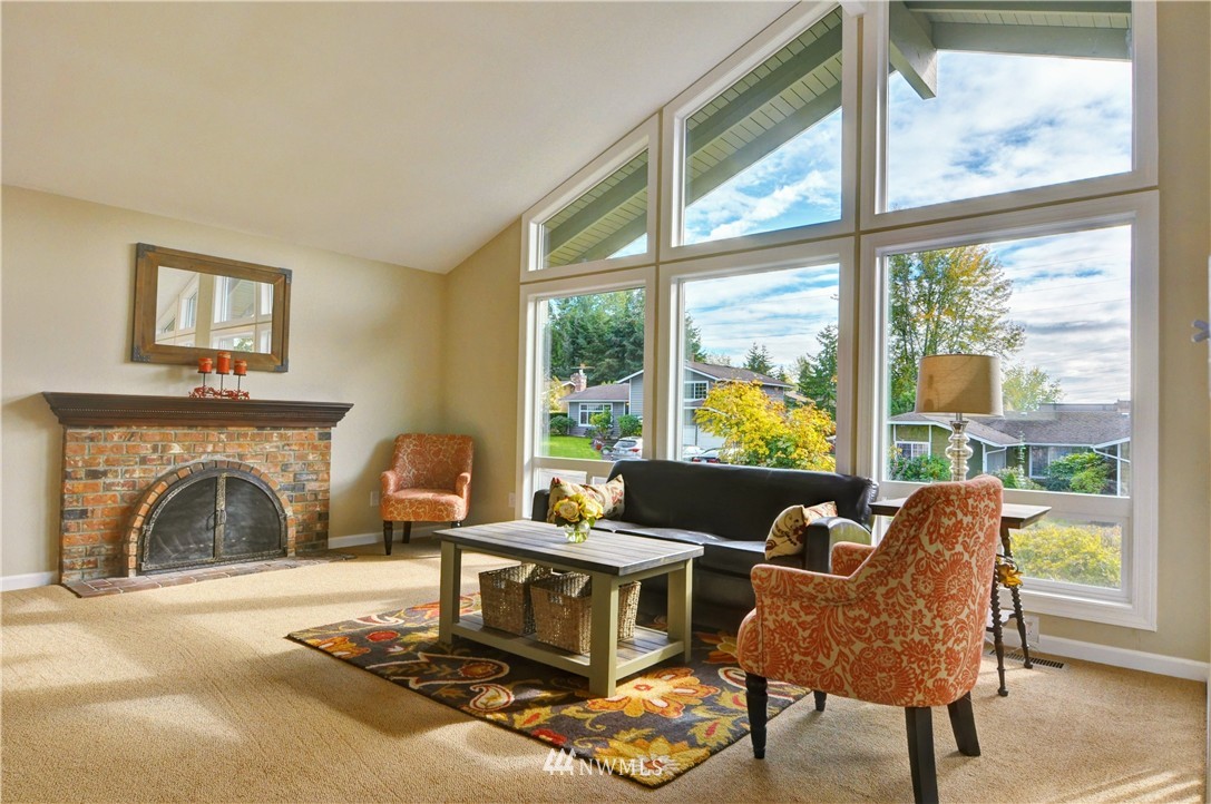 1904 Southeast 22nd Place Renton, WA 98055 - Photo 3 of 25 Gallery Image 3