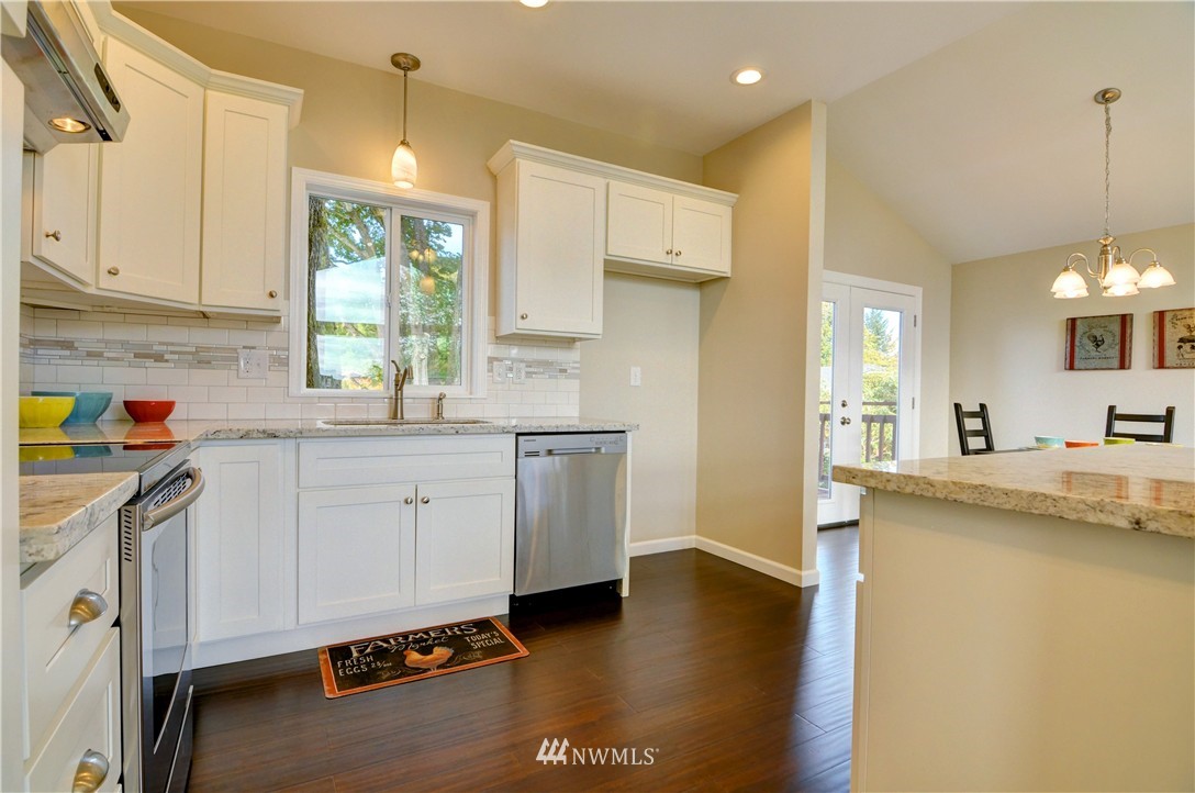 1904 Southeast 22nd Place Renton, WA 98055 - Photo 8 of 25 Gallery Image 8