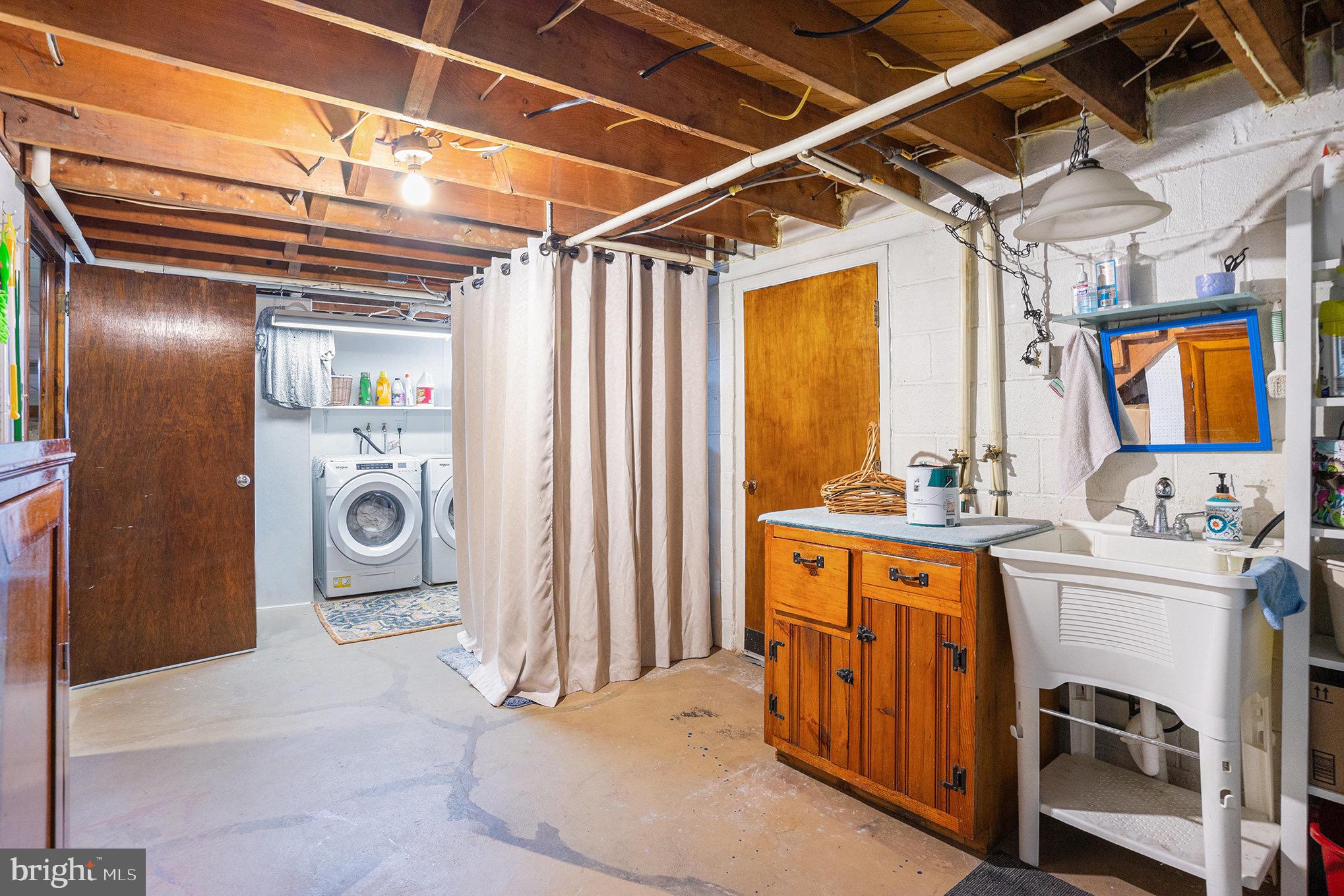 501 Walnut Street Green Lane, PA 18054 - Photo 20 of 28 a utility room with dryer and washer