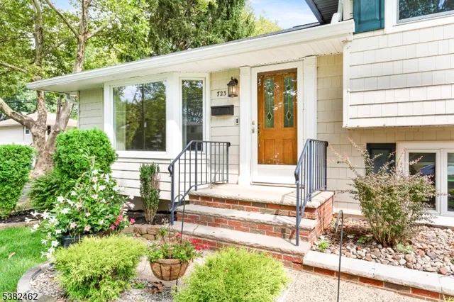 $659,900 | 723 Dianne Court, Rahway, NJ 07065