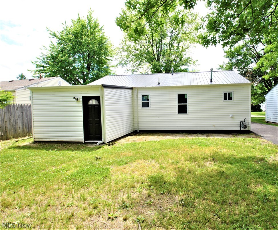 2549 Greenvale Road Cleveland, OH 44121 - Photo 14 of 15