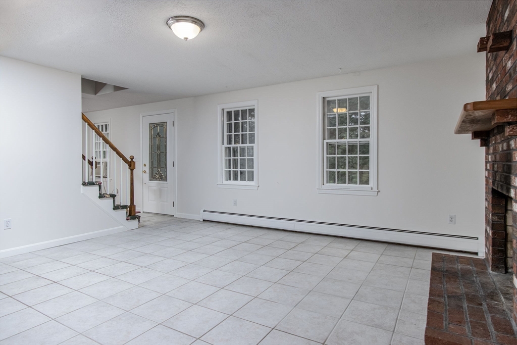 551 Old Dunstable Road Groton, MA 01450 - Photo 9 of 36