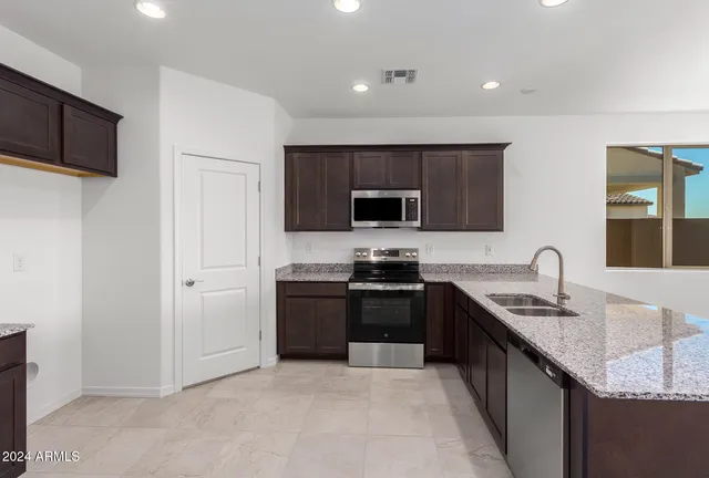 $2,050 | 8917 West Orange Drive, Glendale, AZ 85305