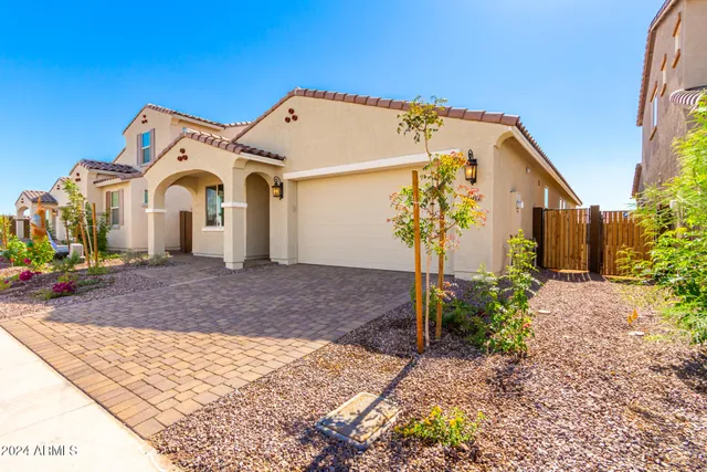 $2,050 | 8917 West Orange Drive, Glendale, AZ 85305
