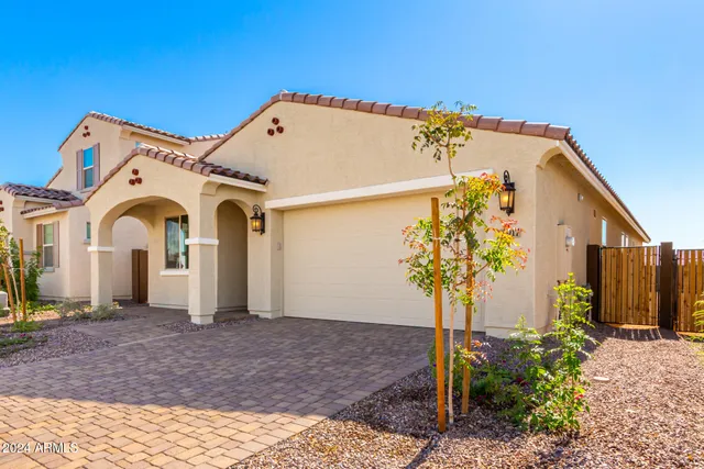 $2,050 | 8917 West Orange Drive, Glendale, AZ 85305