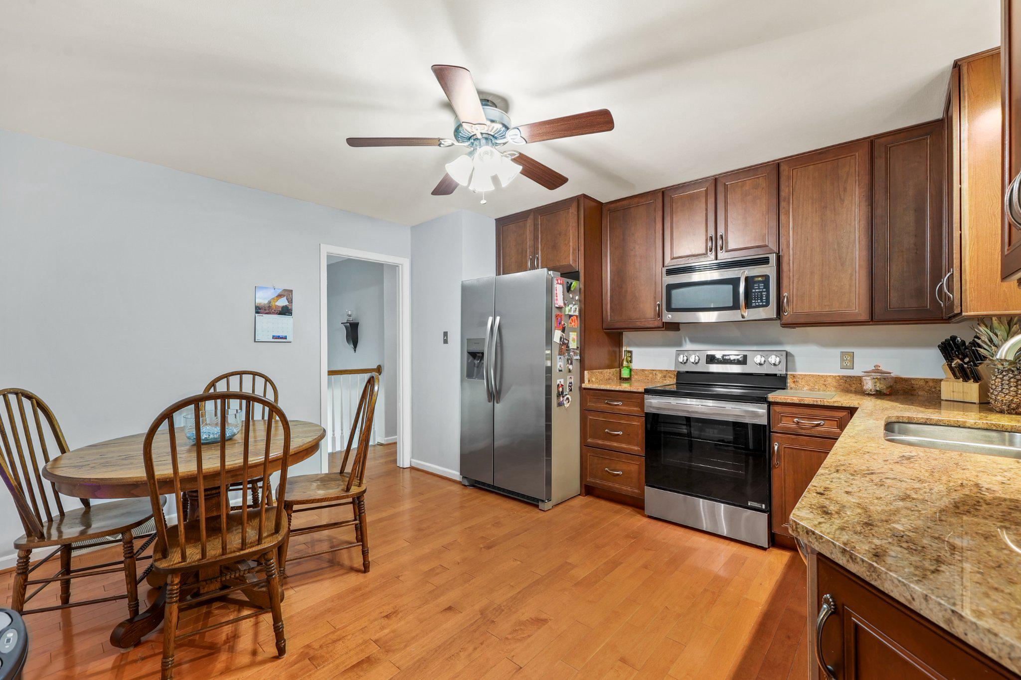 7357 Auburn Mill Road Warrenton, VA 20187 - Photo 5 of 35 Modern kitchen w/Granite countertops/SS appliances