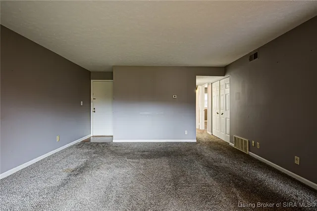 $159,900 | 3 Lakeshore Drive, Clarksville, IN 47129