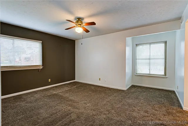 $159,900 | 3 Lakeshore Drive, Clarksville, IN 47129