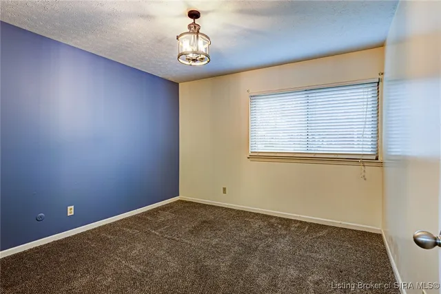 $159,900 | 3 Lakeshore Drive, Clarksville, IN 47129