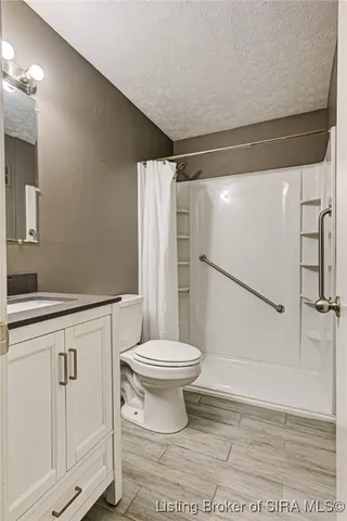 $159,900 | 3 Lakeshore Drive, Clarksville, IN 47129