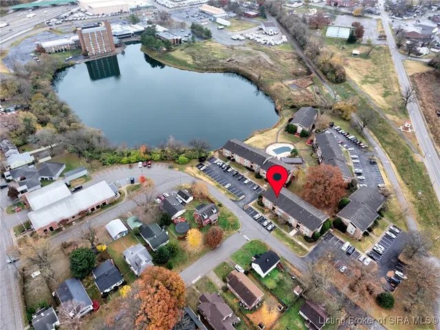 $159,900 | 3 Lakeshore Drive, Clarksville, IN 47129