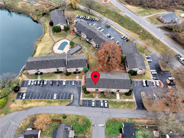 $159,900 | 3 Lakeshore Drive, Clarksville, IN 47129