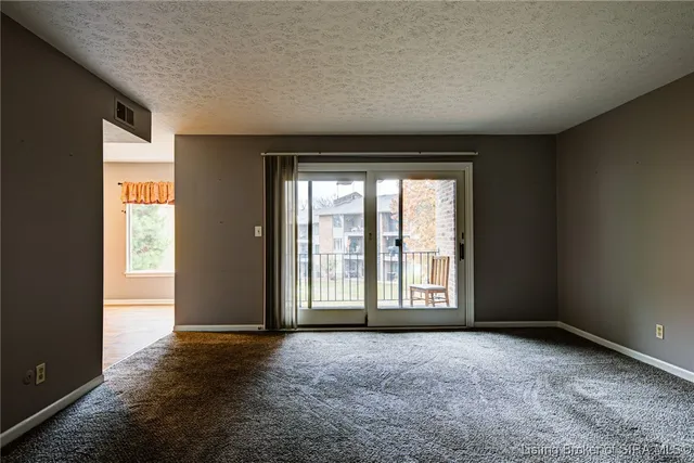 $159,900 | 3 Lakeshore Drive, Clarksville, IN 47129